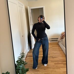 Aritzia Golden Women’s Life Relay Black Zip-Up Jacket